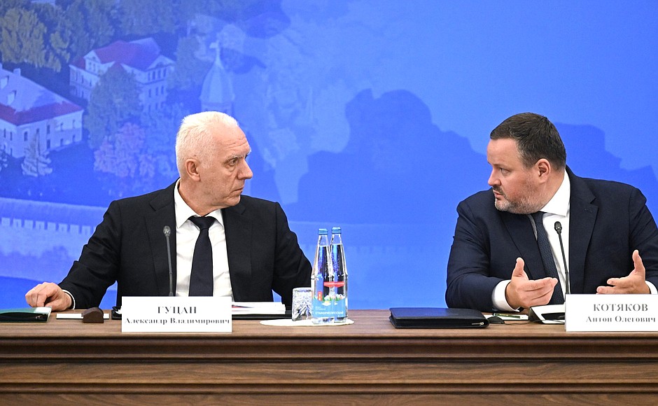 Presidential Plenipotentiary Envoy to the Northwestern Federal District Alexander Gutsan, left, and Labour and Social Protection Minister Anton Kotyakov before an expanded State Council Presidium meeting on the development of the labour market in the Russian Federation.
