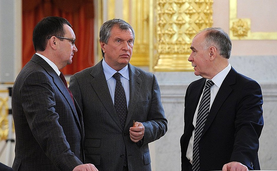 Before the start of a meeting of the Russian-Ukrainian Interstate Commission. From left to right: Agriculture Minister Nikolai Fedorov, President and Chairman of the Board of Rosneft Igor Sechin, and Director of the Federal Drugs Control Service Viktor Ivanov.