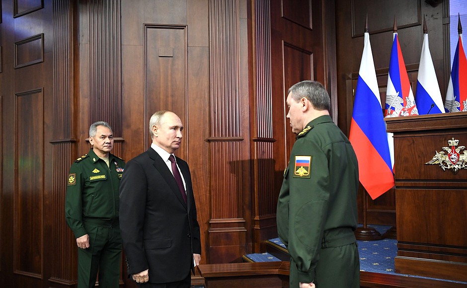 With Defence Minister Sergei Shoigu (left) and Chief of the General Staff of the Russian Armed Forces Valery Gerasimov before the expanded meeting of the Defence Ministry Board.