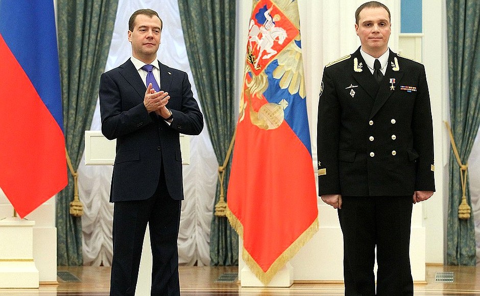 Ceremony for presenting state decorations. First-rank Captain Alexei Dmitrov, commander of a Northern Fleet nuclear cruiser submarine, was decorated with the Hero of Russia.