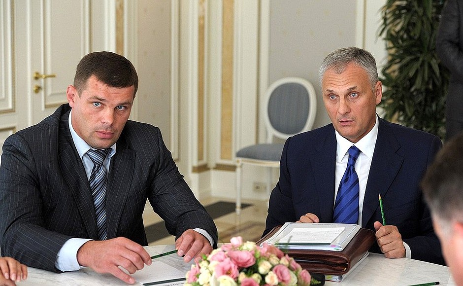 Governor of Sakhalin Region Alexander Khoroshavin (right) and Anivsky fish-breeding plant director Yevgeny Lotin.