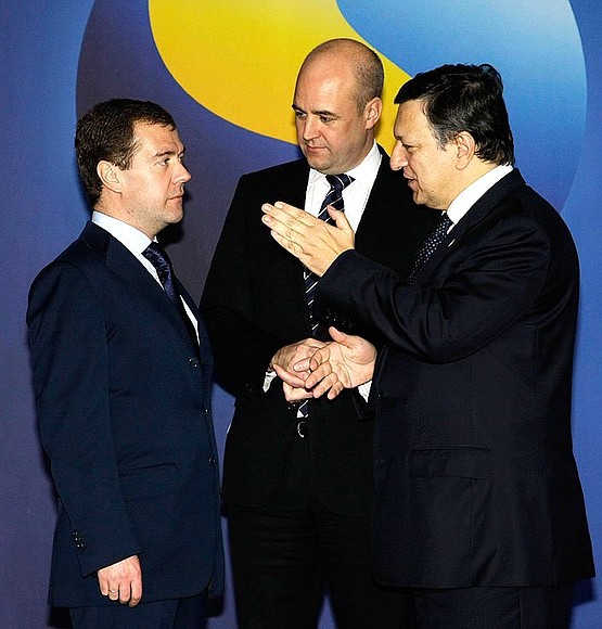 С Председателем Комиссии Европейских сообществ Жозе Мануэлом Баррозу (справа) и Премьер-министром Швеции Фредриком Рейнфельдтом.