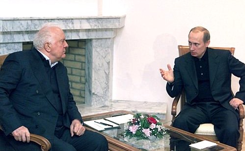 President Vladimir Putin with Georgian President Eduard Shevardnadze.