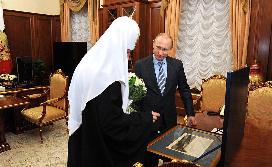 Vladimir Putin congratulated Patriarch of Moscow and All Russia Kirill on the anniversary of his enthronement and presented him with an engraving showing views of Smolensk.