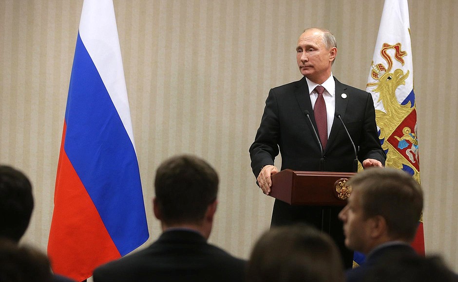 По итогам встречи лидеров экономик форума АТЭС Владимир Путин ответил на вопросы журналистов.
