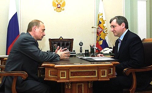 С заместителем Председателя Правительства Борисом Алешиным.