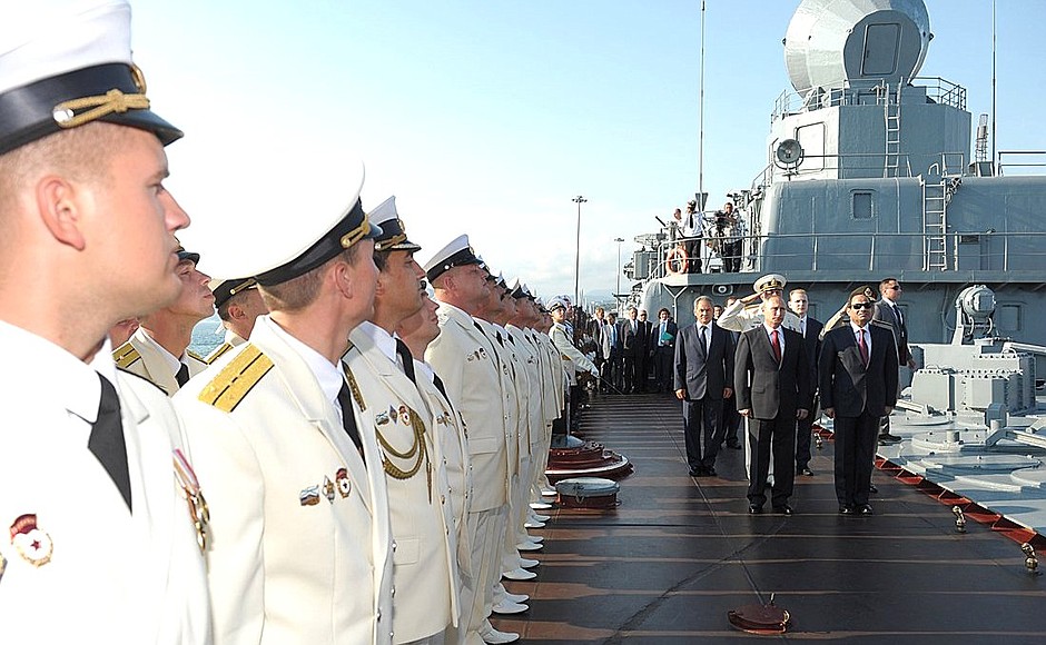 Посещение гвардейского ракетного крейсера «Москва».