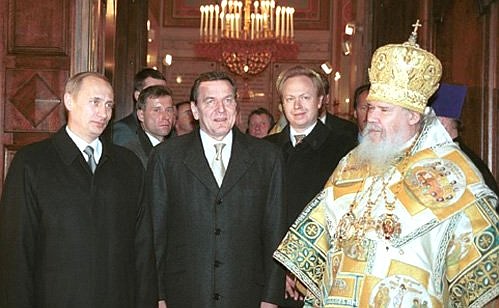 President Putin, German Federal Chancellor Gerhard Schroeder and Patriarch of Moscow and All Russia Alexy II before a Christmas service.