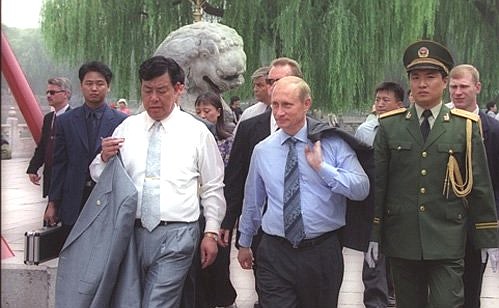 President Putin visiting the Gugun Palace Museum.