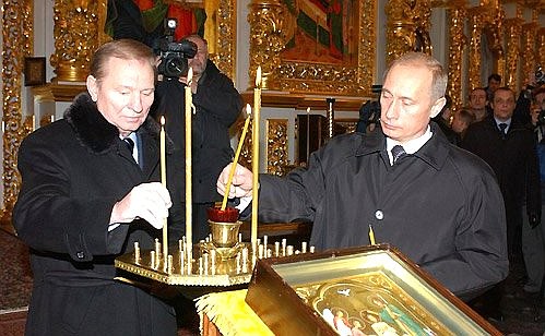 President Putin with Ukrainian President Leonid Kuchma attending a service at the Assumption Cathedral of the Kiev Cave Monastery.
