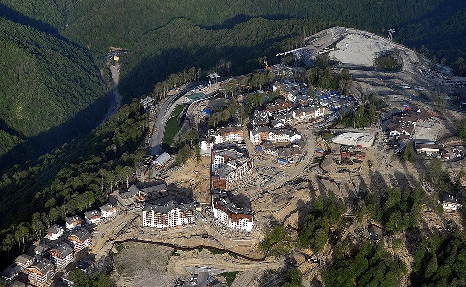 Vladimir Putin and David Cameron viewed Olympic facilities in Sochi in the mountain cluster and the Imereti Valley – from a helicopter.