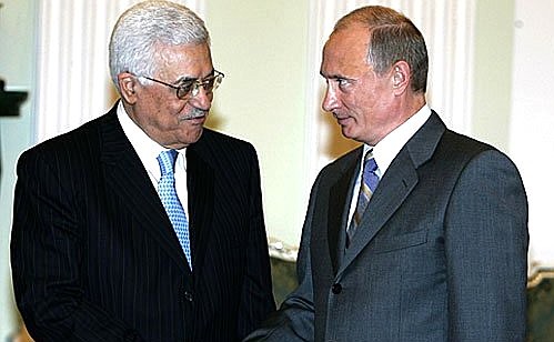 С главой Палестинской национальной администрации Махмудом Аббасом.