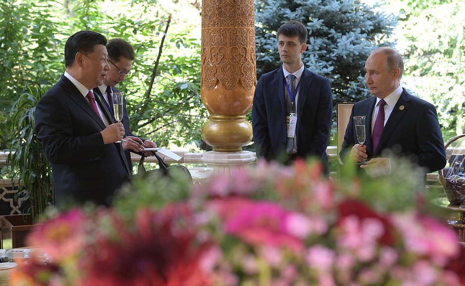 Before the CICA plenary session, the President of Russia came to the residence of President of China Xi Jinping to wish him a happy birthday.