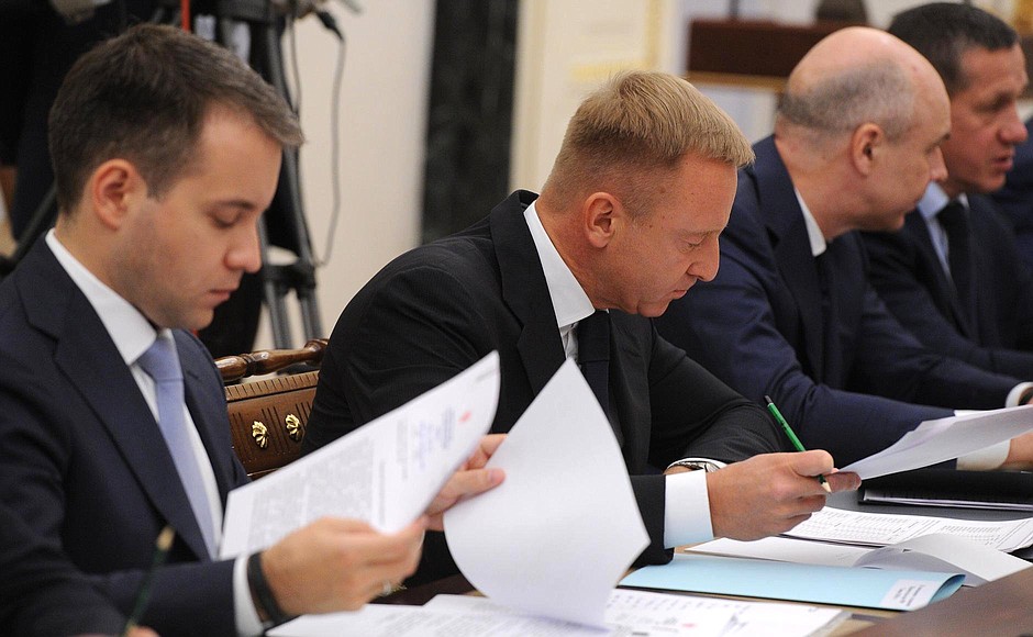 Before the meeting with Government members. From left to right: Minister of Communications and Mass Media Nikolai Nikiforov, Minister of Education and Science Dmitry Livanov, Finance Minister Anton Siluanov, Deputy Prime Minister of the Russian Federation – Presidential Plenipotentiary Envoy to the Far Eastern Federal District Yury Trutnev.