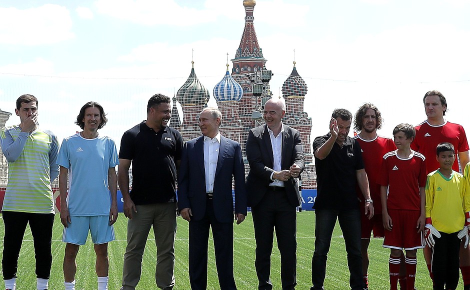 Iker Casillas, Alexei Smertin, Ronaldo, Vladimir Putin, Gianni Infantino, Lothar Matthaeus, Carles Puyol, Dmitry Bulykin (left to right) and young players from FC Totem Krasnoyarsk before a friendly match.