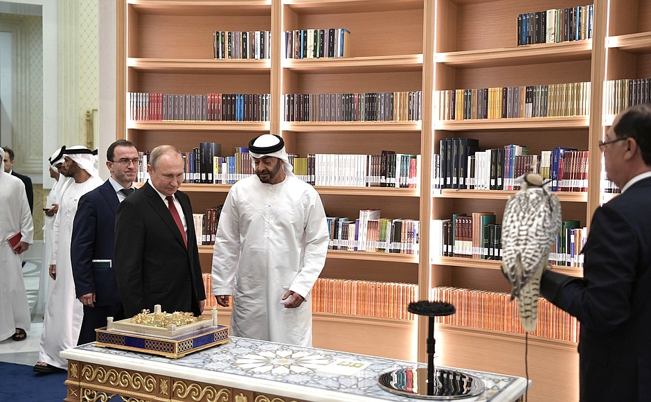 Vladimir Putin presents a white gyrfalcon to Crown Prince of Abu Dhabi and Deputy Supreme Commander of the UAE Armed Forces Mohammed bin Zayed Al Nahyan. In return, Vladimir Putin receives a model of the Qasr Al Hosn Palace, former residence of the UAE President, as a gift.