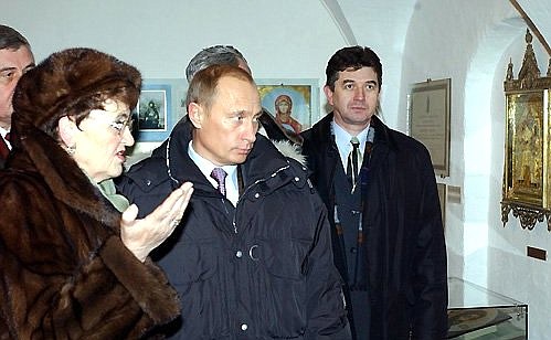 President Putin looking at an exhibition of icons restored by Vladimir and Suzdal craftsmen. On the left: general director of the Vladimir-Suzdal Museum Preserve Alisa Aksyonova.