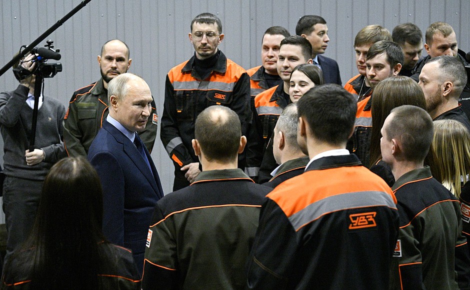 With employees of the Uralvagonzavod Research and Production Corporation.