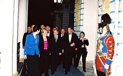 Vladimir and Lyudmila Putin with Austria\'s President Thomas Klestil and his wife Margot Klestil-Loeffler at Catherine\'s Palace.