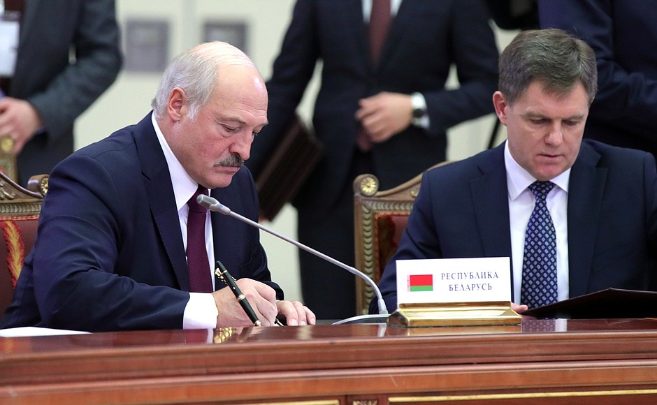 Президент Белоруссии Александр Лукашенко на заседании Высшего Евразийского экономического совета. По итогам встречи подписан пакет документов.