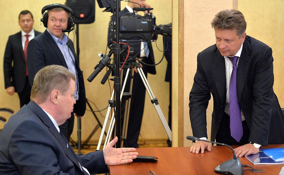 Plenipotentiary Presidential Envoy to the Southern Federal District Vladimir Ustinov (left) and Transport Minister Maxim Sokolov before the State Council Presidium meeting on developing southern Russia’s transport system.
