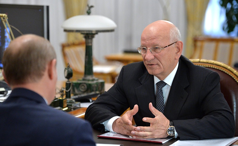 Во время встречи с губернатором Оренбургской области Юрием Бергом.
