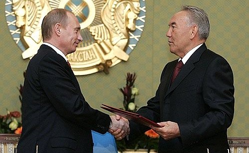 Президент России Владимир Путин и Президент Казахстана Нурсултан Назарбаев подписали Совместное заявление.