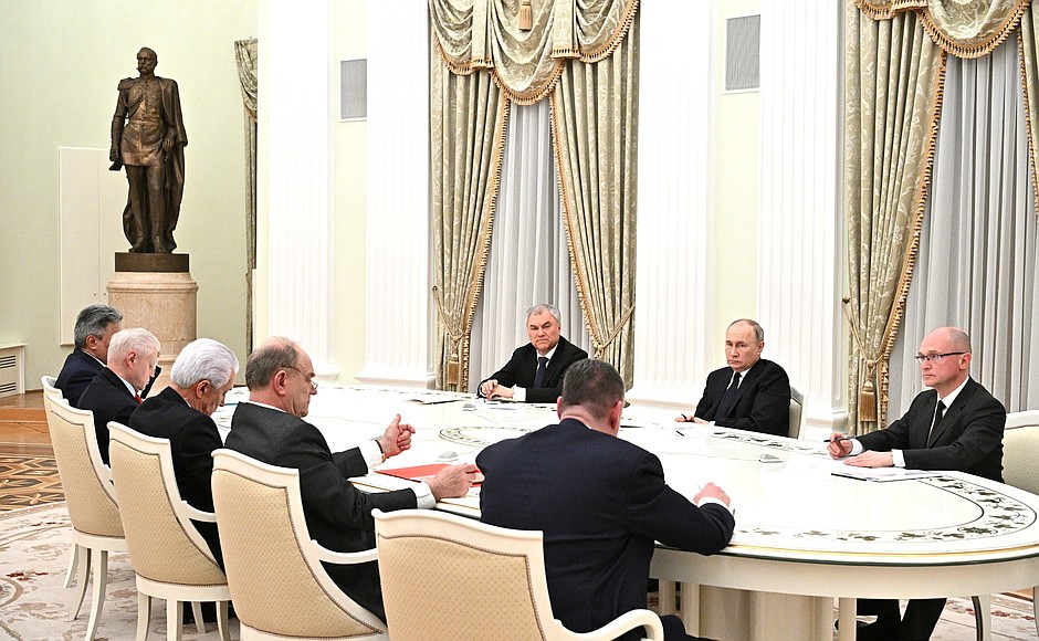 Meeting with the leaders of parliamentary groups.