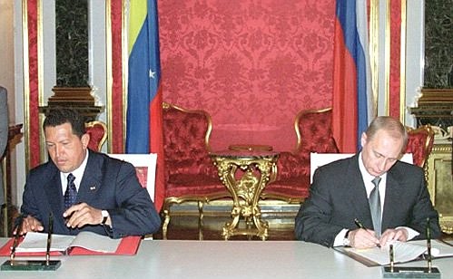 President Vladimir Putin and Venezuelan President Hugo Chavez at the ceremony of signing bilateral Russian-Venezuelan documents.
