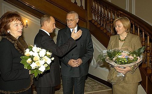 President Putin and his wife, Lyudmila, warmly welcome Czech President Vaclav Klaus and his wife, Livia (left).