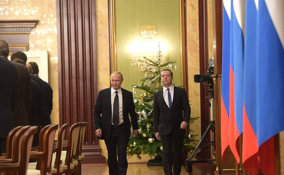 Before the meeting with Government members. With Prime Minister Dmitry Medvedev.