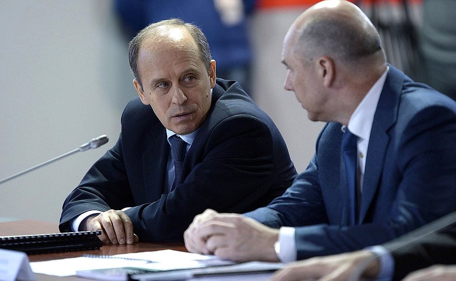 Before the meeting on the work of the Advanced Research Foundation. Federal Security Service Director Alexander Bortnikov (left) and Finance Minister Anton Siluanov.