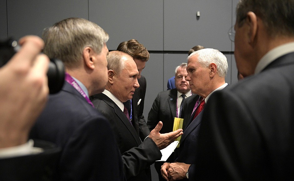 Vladimir Putin briefly spoke with US Vice President Michael Pence on the sidelines of the East Asia Summit.