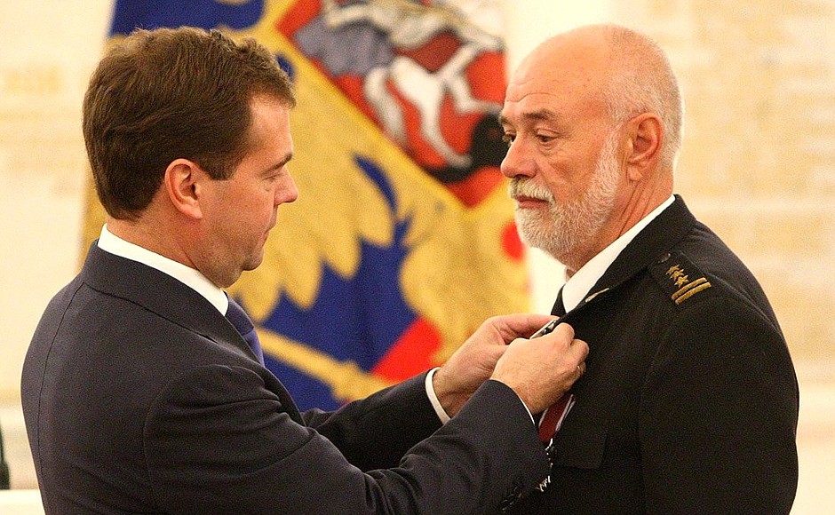 Ceremony awarding state decorations. Tomasz Zewuski, commander of a Polish civil defence combined fire-fighting detachment, was awarded the Order of Courage.