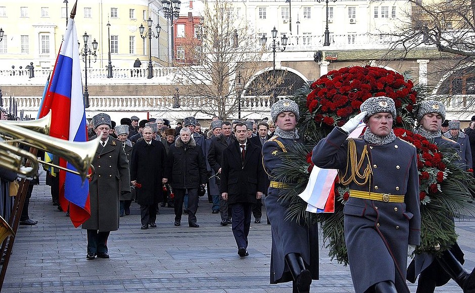 On Defender of the Fatherland Day, Dmitry Medvedev laid a wreath at the Tomb of the Unknown Soldier.