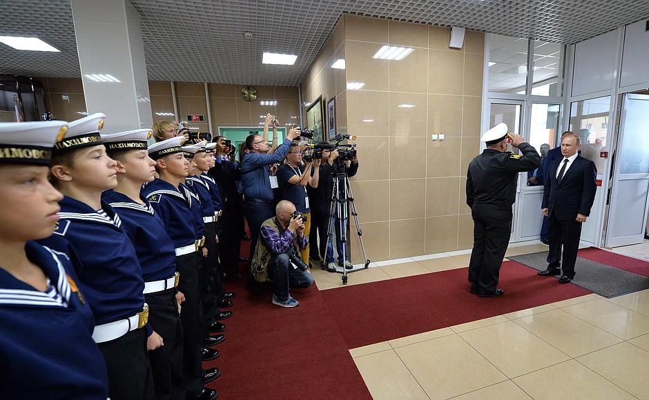 Во время посещения филиала Нахимовского военно-морского училища во Владивостоке.