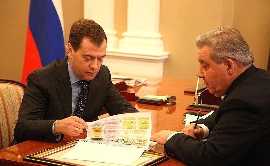 С губернатором Омской области Леонидом Полежаевым.