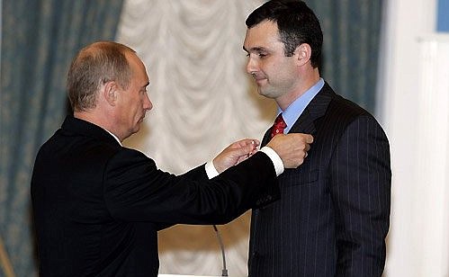At a ceremony awarding state decorations. Alexander Pavlov is decorated with the Hero of Russia medal for courage, heroism and great professionalism shown while testing aviation equipment.