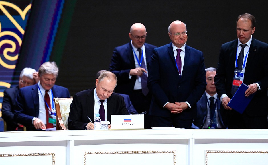 Signing documents following the CIS Heads of State Council meeting.