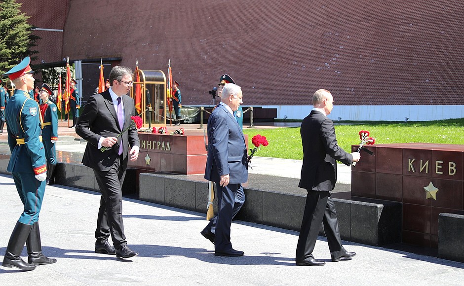 Vladimir Putin, Benjamin Netanyahu and Aleksandar Vucic laid flowers at the memorial to hero cities.