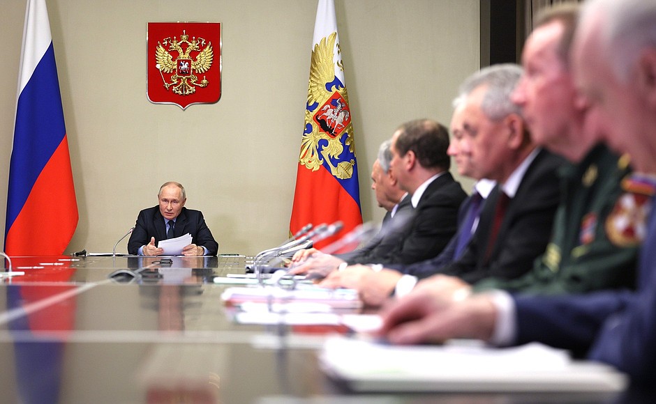 Meeting with members of the Security Council and Government, and heads of security agencies.