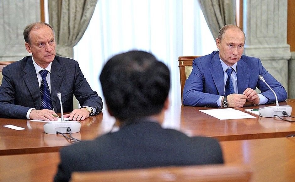 На встрече с членом Государственного совета Китая Ян Цзечи. Слева – Секретарь Совета Безопасности России Николай Патрушев.