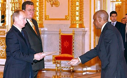 Ambassador of the Republic of Senegal Muntaga Diallo presents his letters of credential. Beside President Putin is Presidential Aide Sergei Prikhodko.