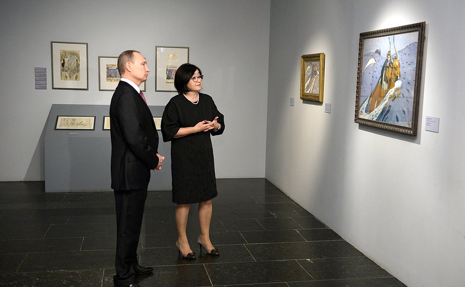 With General Director of the State Tretyakov Gallery Zelfira Tregulova during the visit to Valentin Serov: The 150th Anniversary of the Artist's Birth exhibition.