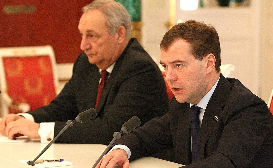 Пресс-конференция по итогам российско-абхазских переговоров на высшем уровне.