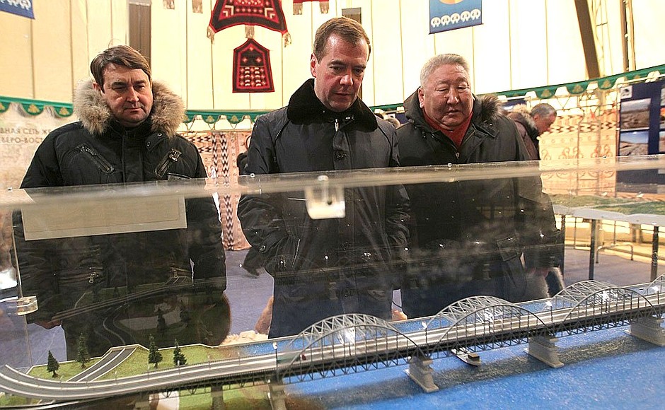 Viewing a model of the railway bridge across the Lena River before the opening ceremony for the Berkakit-Tommot-Nizhny Bestyakh railway line. With Head of the Republic of Sakha (Yakutia) Yegor Borisov (right) and Transport Minister Igor Levitin.