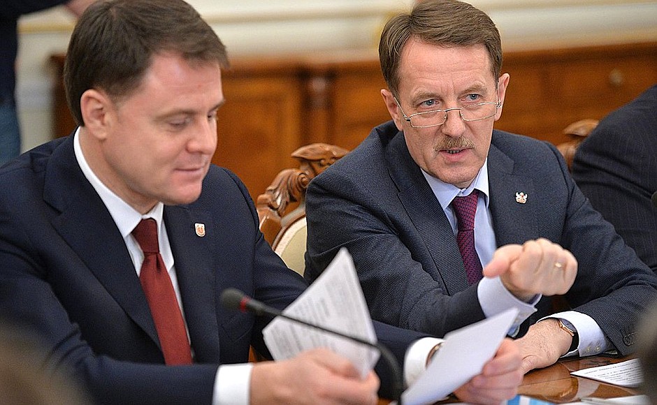 Before the State Council Presidium meeting On Measures to Improve Economic Stability and Financial Support of the Regions’ Authority. Tula Region Governor Vladimir Gruzdev (left) and Voronezh Region Governor Alexei Gordeyev.