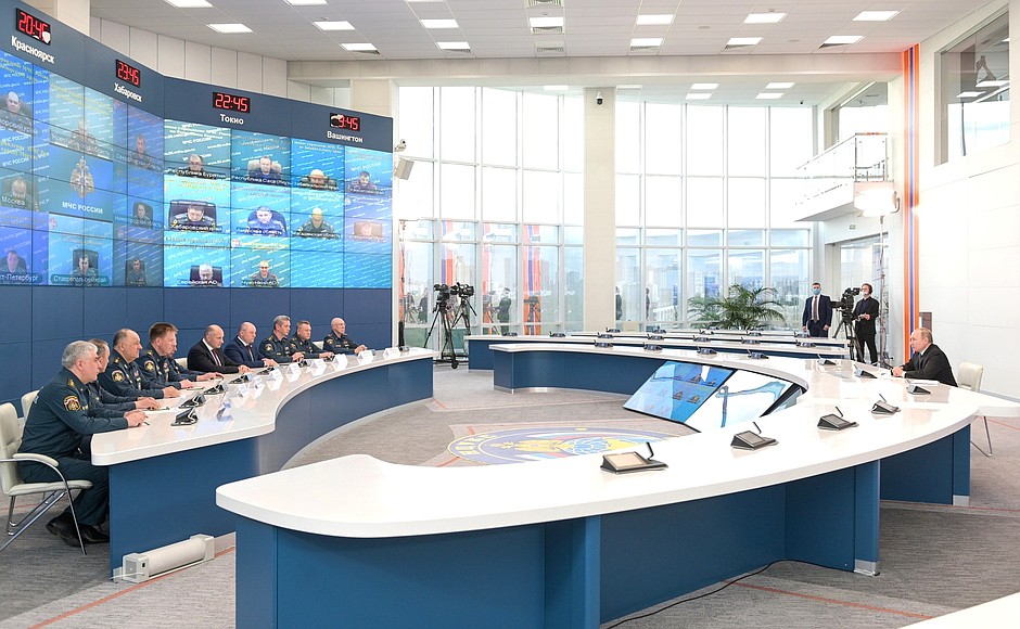 Vladimir Putin introduced new Emergencies Minister Alexander Kurenkov to members of the Ministry’s Board.