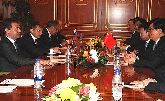 На встрече с Председателем Китайской Народной Республики Ху Цзиньтао.
