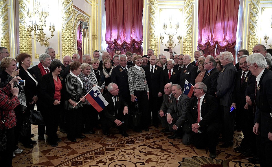 After the official reception to mark the 72d anniversary of Victory in the 1941–1945 Great Patriotic War, Vladimir Putin met with Slovenian veterans and delegates to congratulate them on Victory Day.